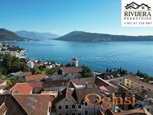 Dvojna kuca sa svojim dvoristem Herceg Novi stari grad